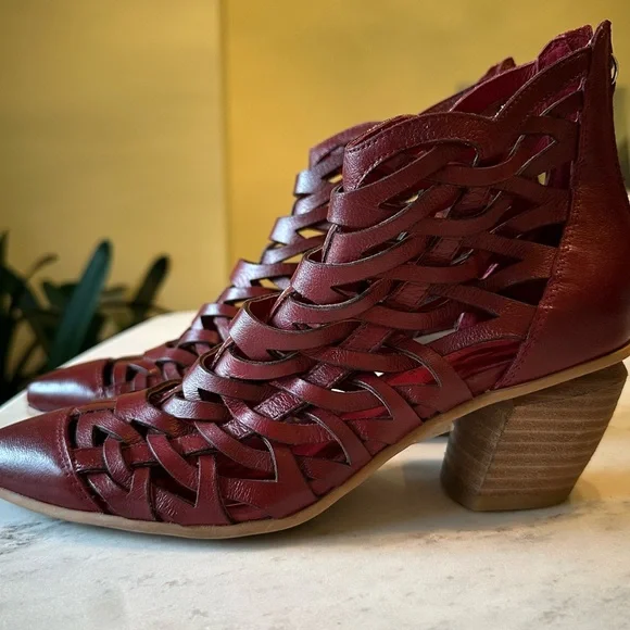 Soft High Quality Leather Women's Heels - Picture 2 of 5